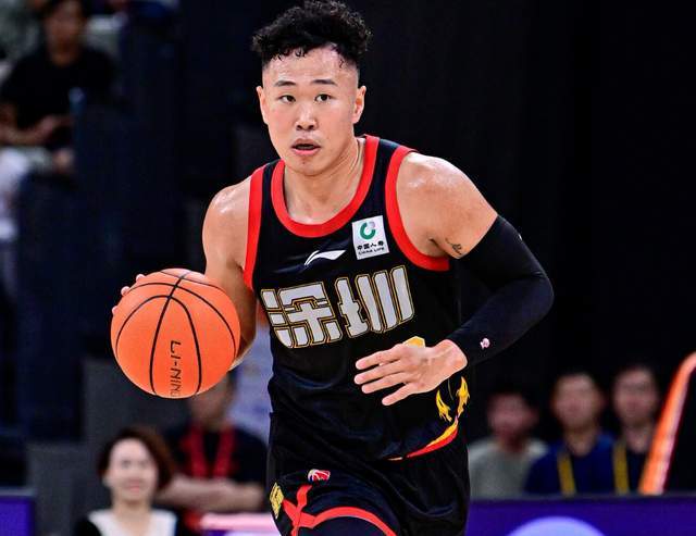 黑白体育官方入口-17投狂砍32分5助！这才是CBA顶级得分手，郑永刚率队冲冠的杀手锏