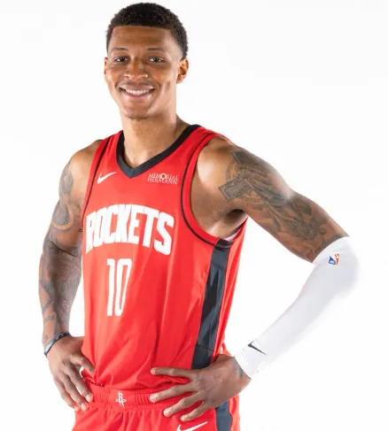 黑白体育登录入口-祝你23岁生日快乐！NBA官方分享贾巴里-史密斯的个人照片